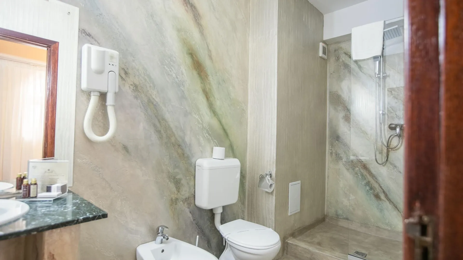 Casa Siqua Apartment Bucharest Homestay